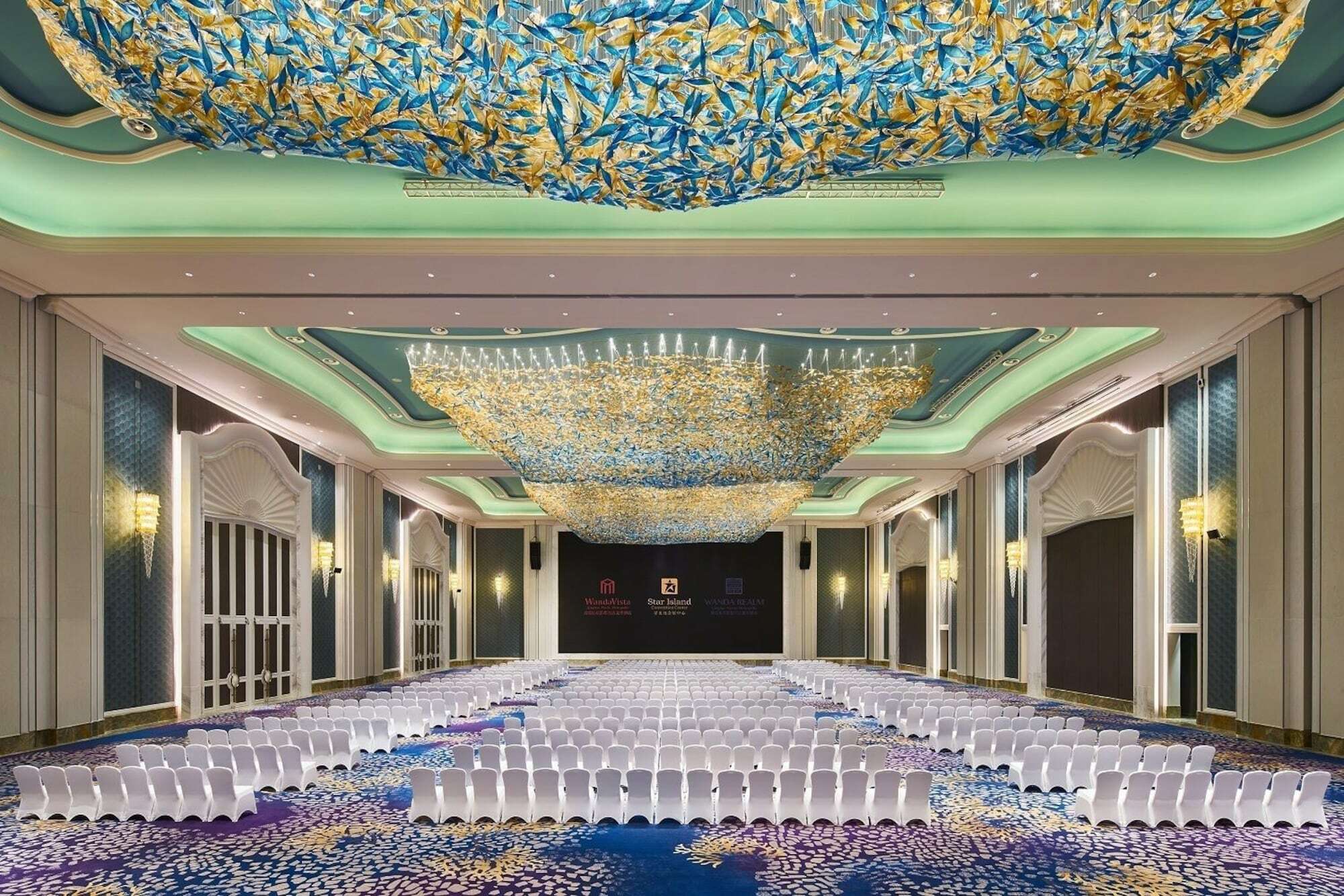 Wanda Realm Qingdao Movie Metropolis Hotel Bagian luar foto