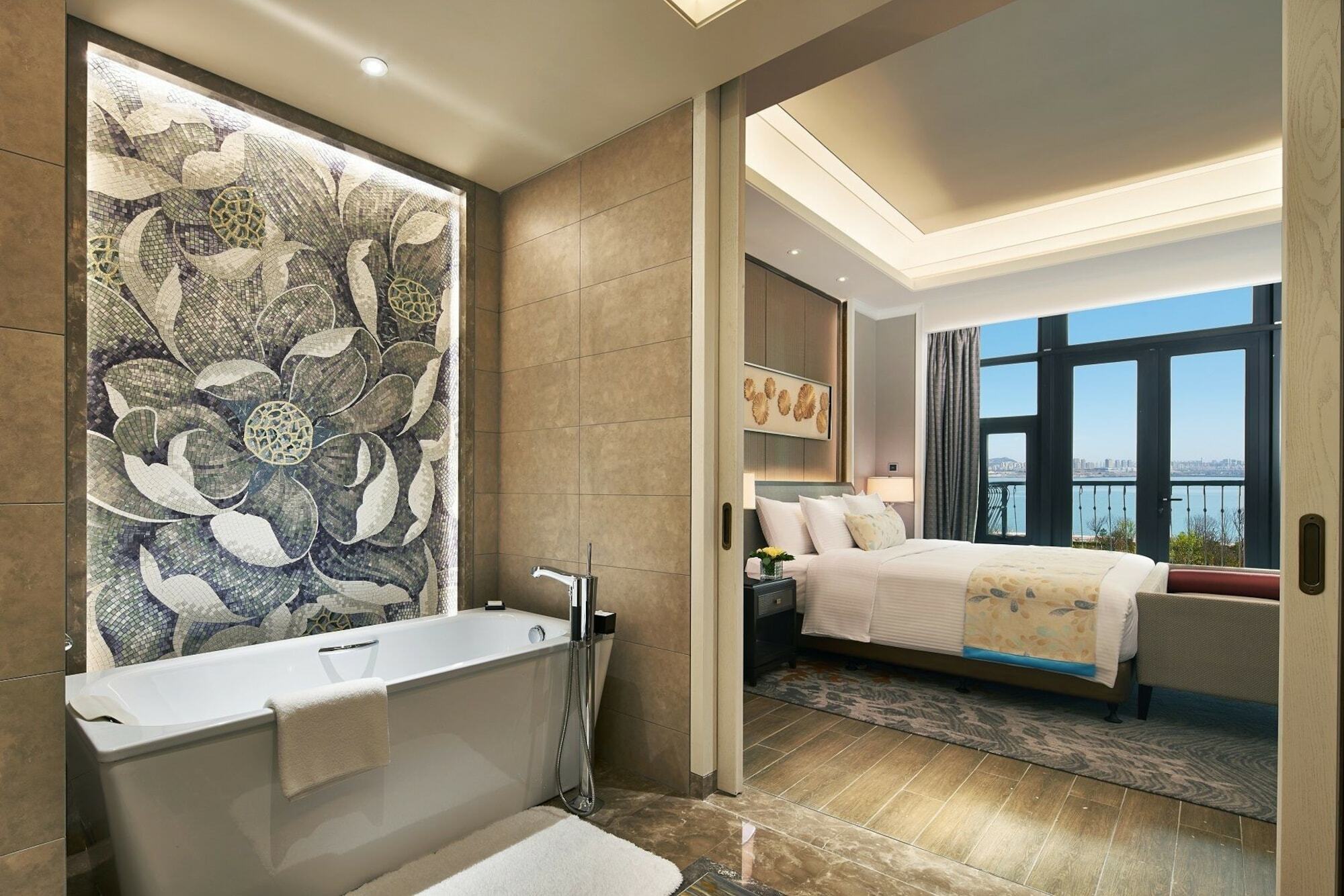 Wanda Realm Qingdao Movie Metropolis Hotel Bagian luar foto